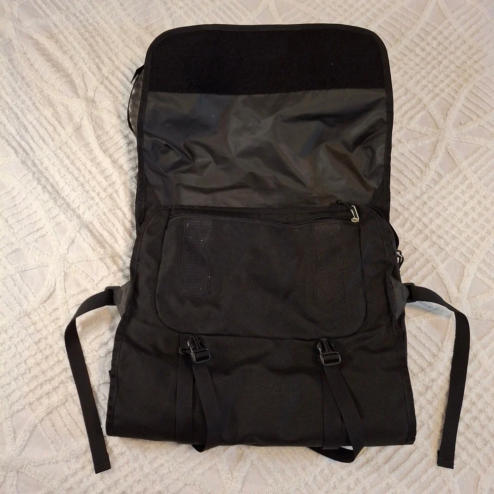 The North Face XL Messenger Bag Black Nylon Laptop Commuter Shoulder Satchel Bag